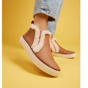 Toms Sz 10- Bryce Brown Sugar Leather/Faux Fur Slip On Ankle Booties